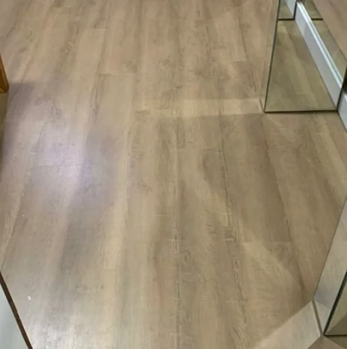 Piso laminado Novo Carvalho Everest instalado