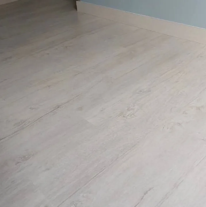 Piso laminado Pátina Cottage instalado